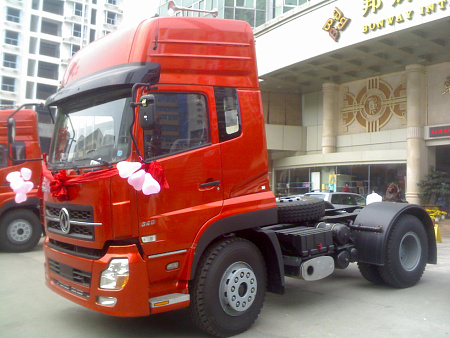 Седельный тягач   Dong Feng DFL4181-930-4x2